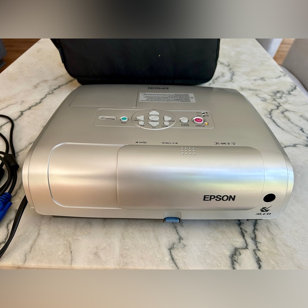 Epson LCD Projector model EMP: S4 with Black Carry Case and Power cables - Picture 7 of 13